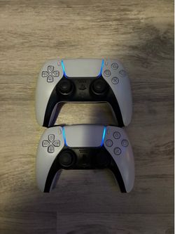 2 PS5 Controllers