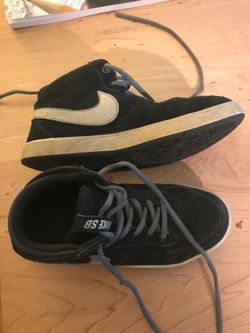 Size 4 youth Nike basketball sneakers