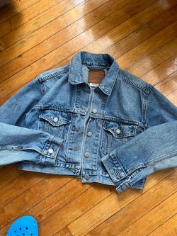 Two women's denim jackets, size SP and XL.