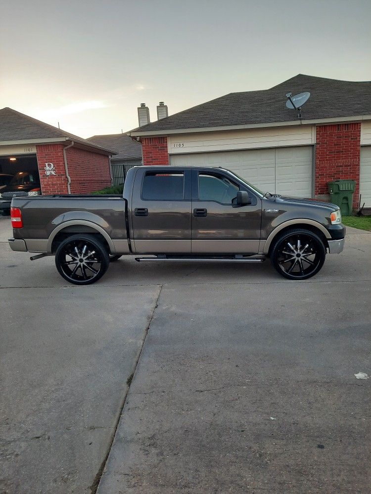 WILLING TO TRADE FOR CHEVY/GMC TRUCK OR BMW 6 SERIES..2006 FORD F150 LARIAT 149,000 MILES NEW 26s /TIRES-CLEAN TITLE- CLEAN INSIDE AND OUT  $9000