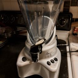 Back to basics smoothie pro elite 600 juice/blender 