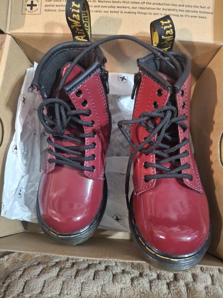 DR. MARTENS AIR WAIR SIZE 8