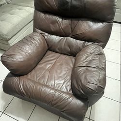 Recliner Loveseat Two Ottoman And A Captains Chair $600 OBO