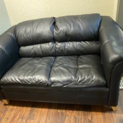 United Chair Manufacturing LLC BLACK LOVESEAT