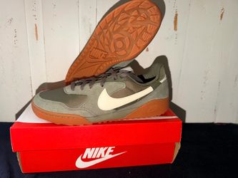 Nike Terra Manta Suede - Olive and Cocunit Milk size 7.5w/6y