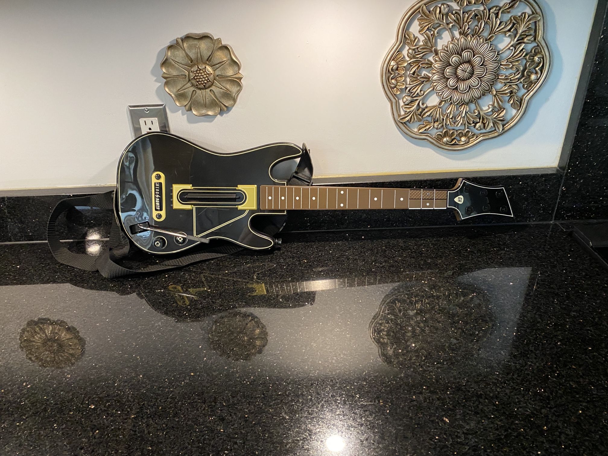 Guitar Hero Live Controller Model 654 PS3 PS4 Xbox 360 Xbox One Wii U (no dongle)
