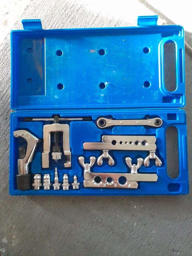 Tube Cutting And Flaring Kit