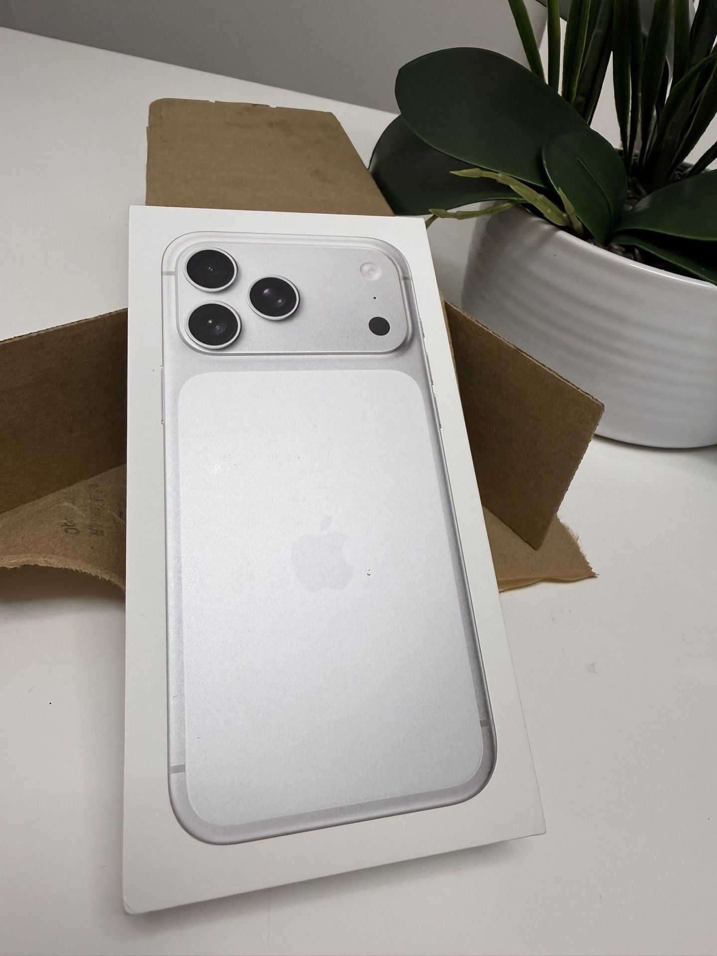 IPHONE 17 PRO MAX 256gb DEEP BLUE/SILVER T-MOBILE/METRO/SIMPLE MOBILE
