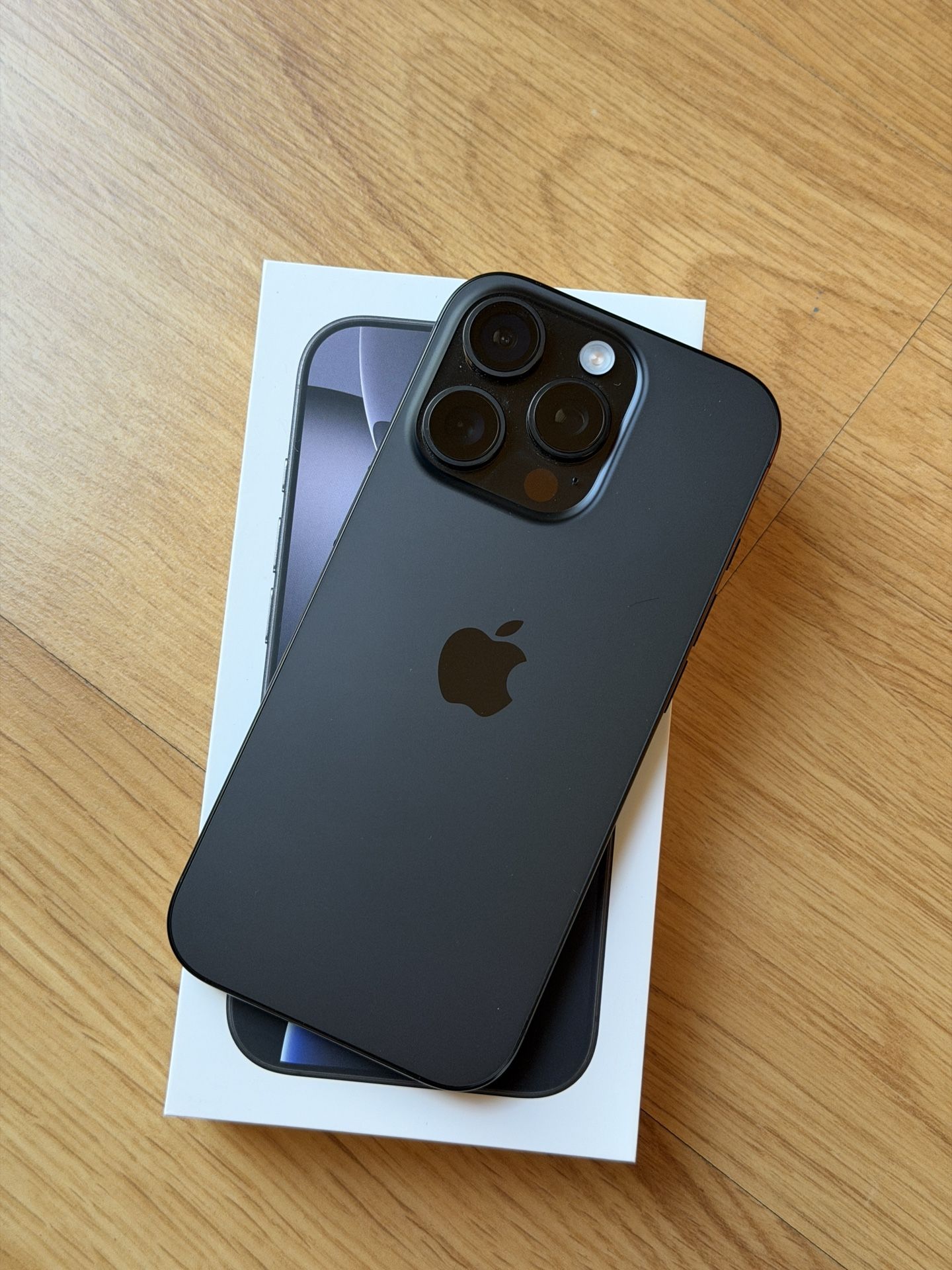 Unlocked Near New Apple iPhone 16 Pro 1TB Apple Care