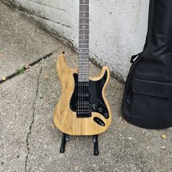 Electric Guitar With Bag And Accessories. A4