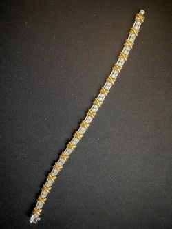 Natural diamonds in Japan 18K gold setting