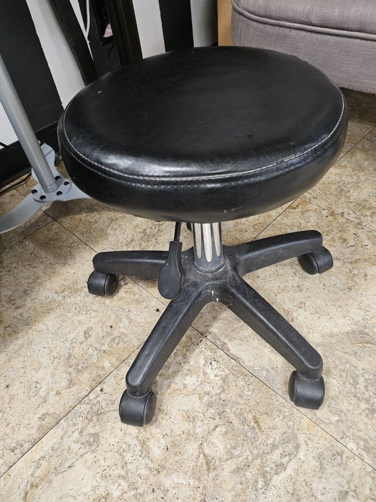 Lash Stool