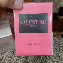 Valentino Donna Perfume 