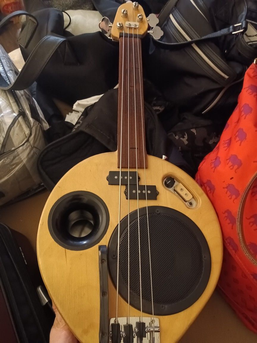 Bass Guitar !! for Sale in Anaheim, CA OfferUp