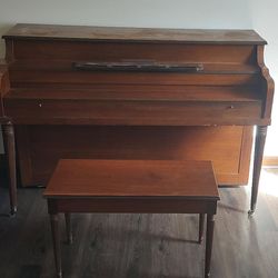 Grand Piano Standing Spinet Style
