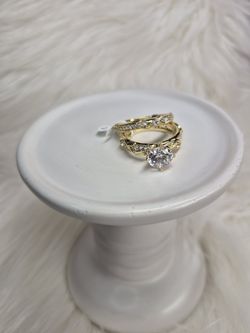 Size #8..set of 2 Rings Beautiful High Quality Jewelry Hypoallergenic Waterproof Non Tarnish Excellent Quality 