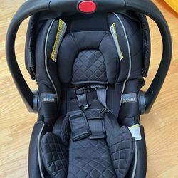 Graco Infant Car Seat + 3 Bases