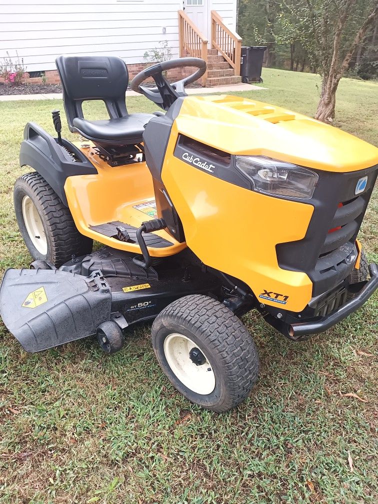 Heavy Duty Cub Cadet Riding Lawnmower XT1 GT50