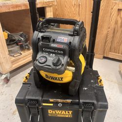 Dewalt Flexvolt 60v Max Cordless Compressor With Tough System Rolling Case