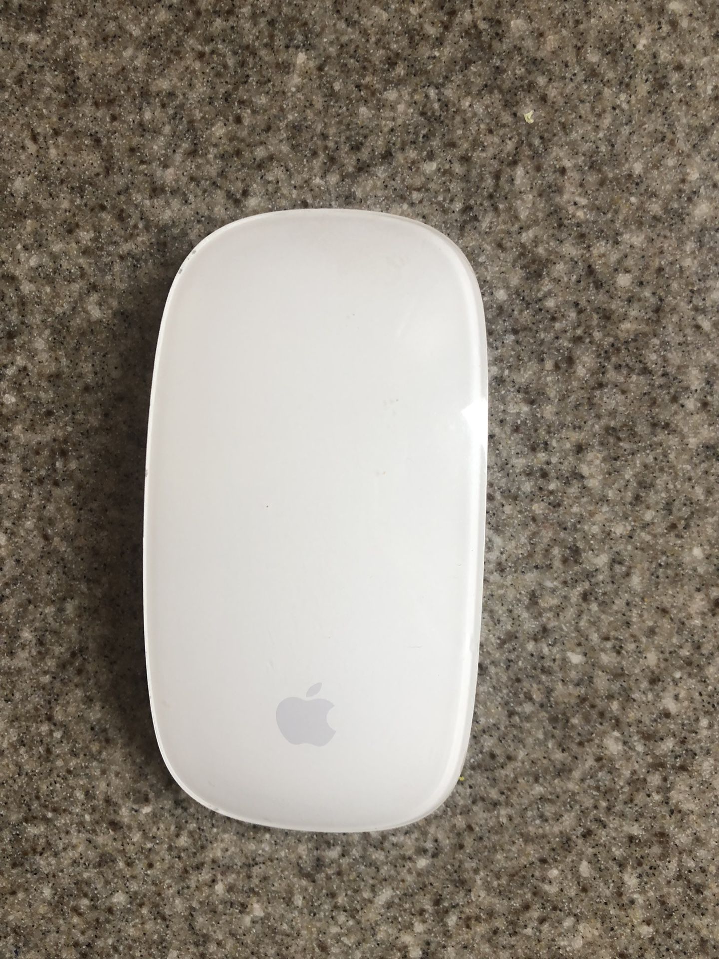 Wireless Apple mouse A1296 Blue Tooth - Like New 👍🏼  ‘ Magic Mouse ‘