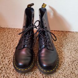 Dr Martin Boots, Women's  Size 6.