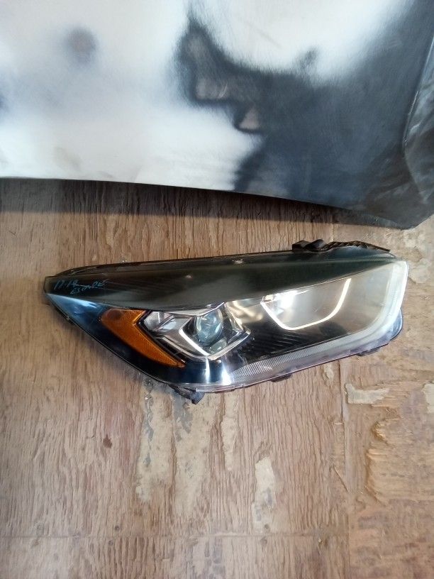 2017 - 2019 Ford Escape Right Headlight Xenon