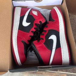 Kids Nike 4.5y  Jordan 1 