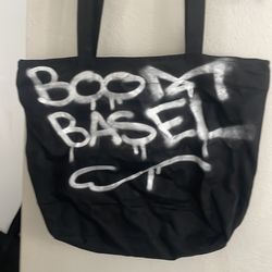 Tote bag