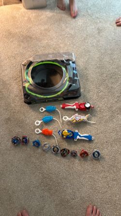 Beyblade Stadium and 10 Beyblade
