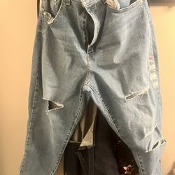 Women Levi’s High Waisted Mom Jeans 