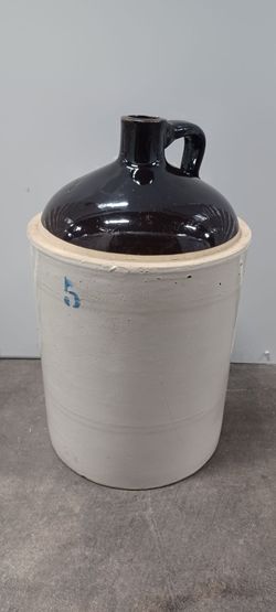 ANTIQUE WHISKEY JUG FARMHOUSE
