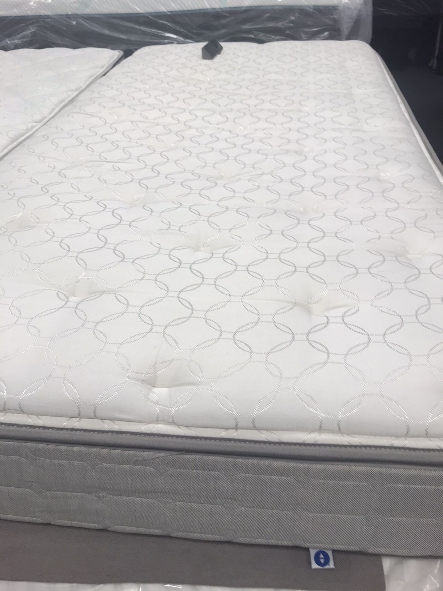 TWIN SLEEP NUMBER MATTRESSES WITH BOX/Frame and pump and remote - Main Image