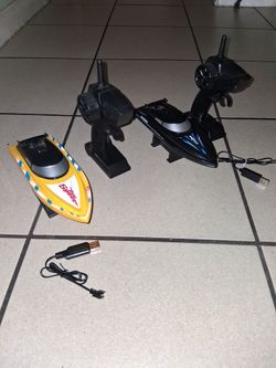 2 new rc pool boats comes with everything for them firm price $45
