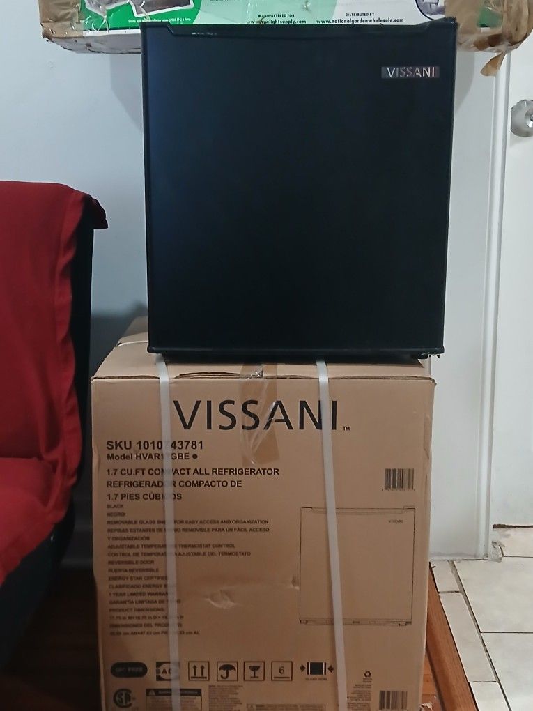 Vissani Mini Fridge 