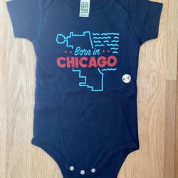 new ‘born in chicago’ onesie . 6-12 months 🏙