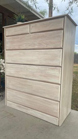 Gorgeous tall chest all measurement and pictures