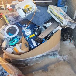 Home Depot And Amazon Return Pallet Over 1,000 Item's 