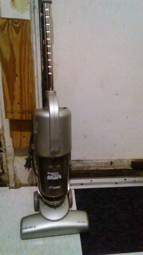 Two speed shark vacuum for hardwood floors