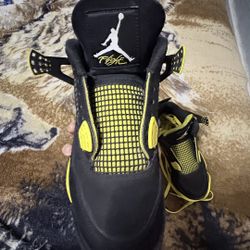 Jordan 4's thunders