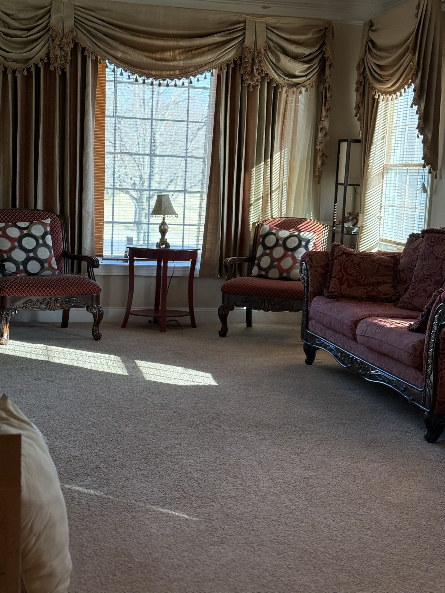 Living Room set With Table lamp Set and 42” Vizio smart Tv