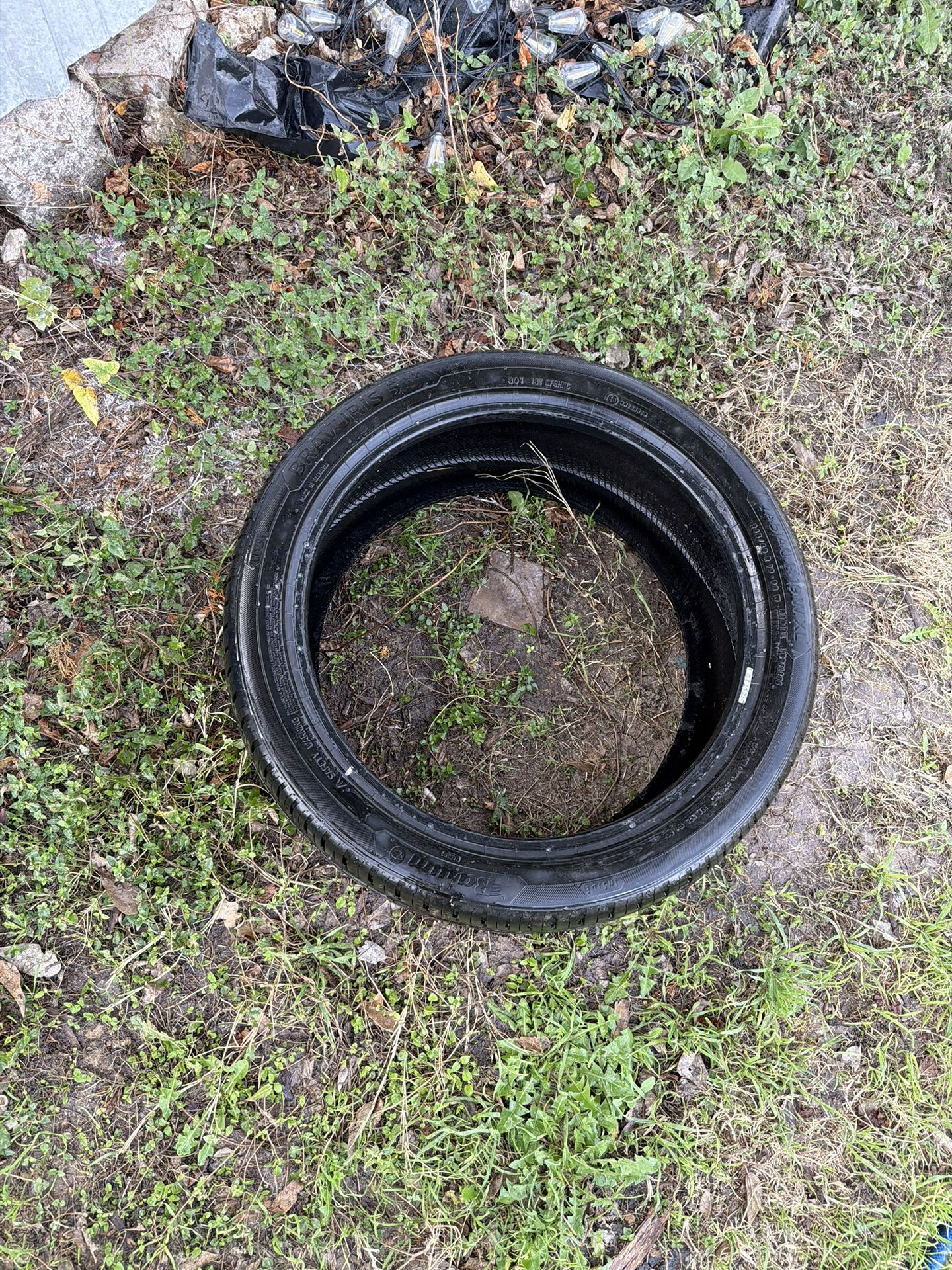 Tire 19 245/40
