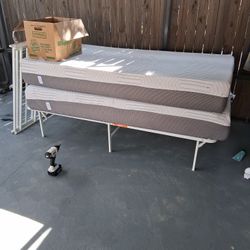 Two Twinn Beds With Frame And Mattress 