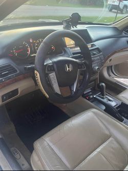 Driven :160,000 miles, Transmission :Automatic, exterior color:White , interior color:Beige
