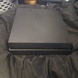 PS4 BARELY USED NEED GONE NOW 60$ FLAT NO CONTROLLERS OR CORDS 🥲