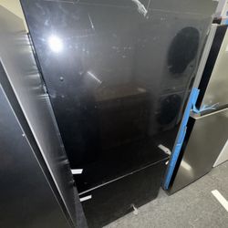 Hisense Bottom Mount Fridge New $25 down