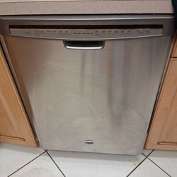 MAYTAG STAINLESS STEEL DISHWASHER 