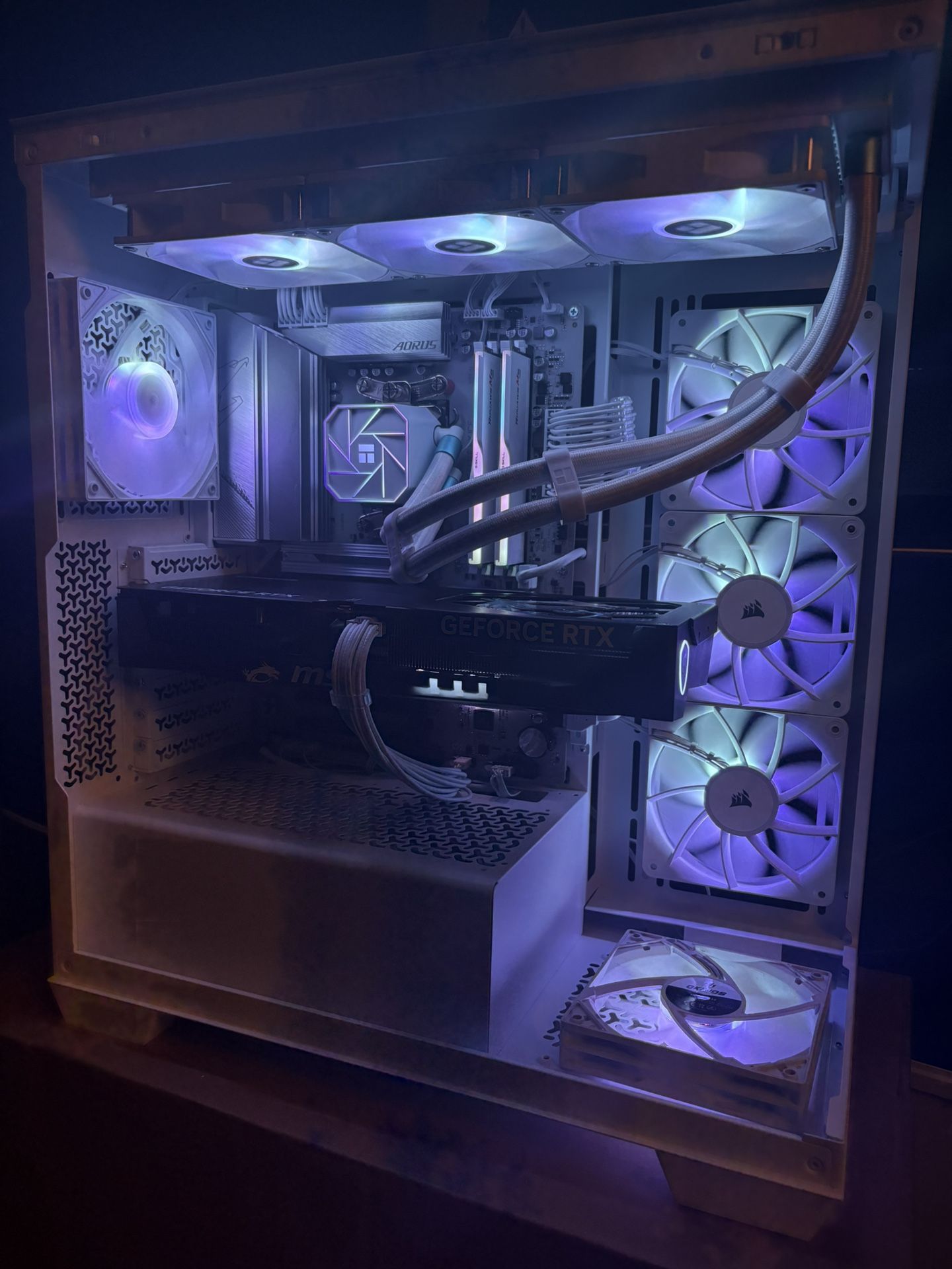 White Gaming PC