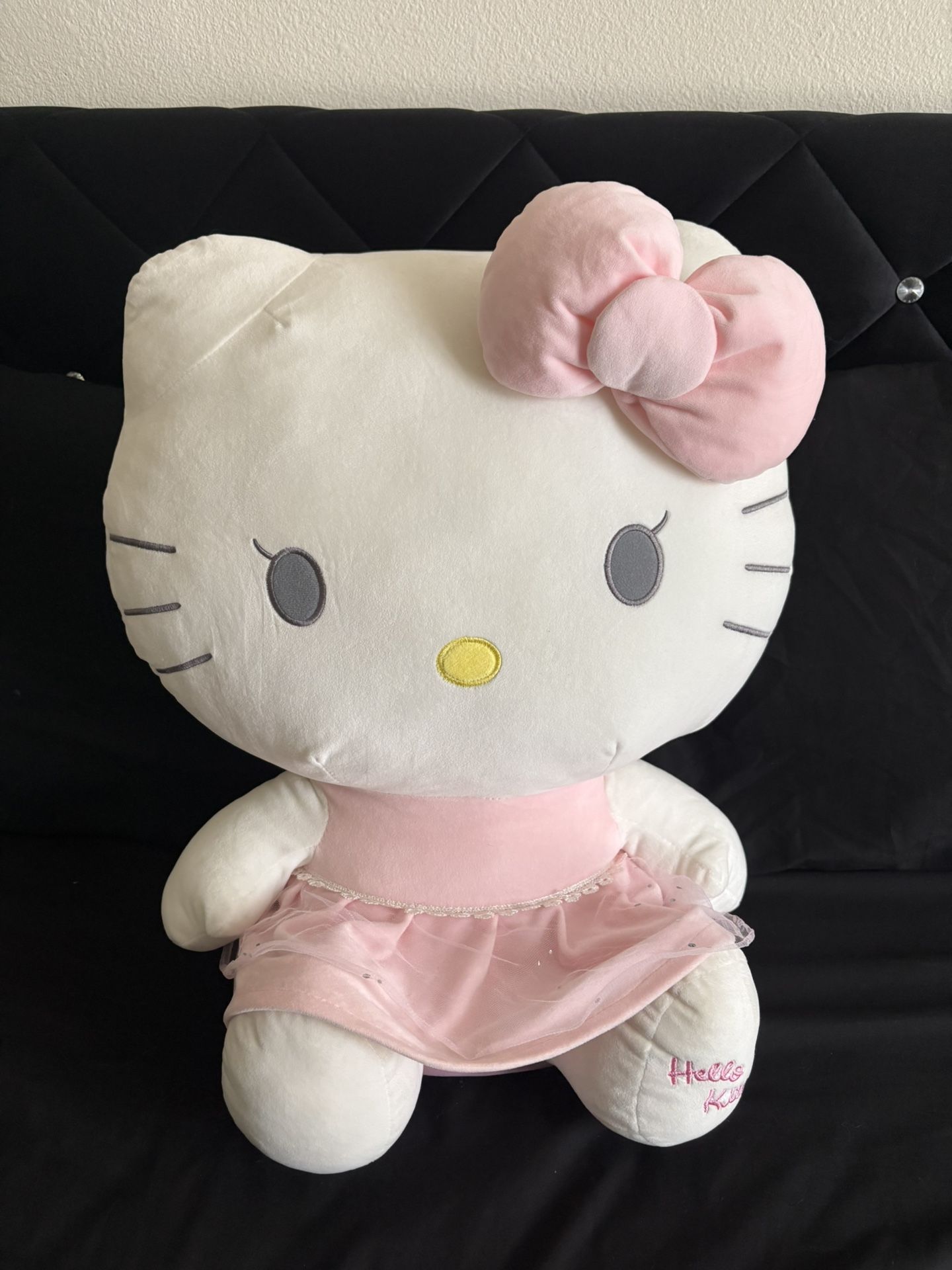 Giant Hello Kitty