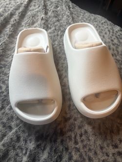 New Yeezy slides ys-01 New size 6m