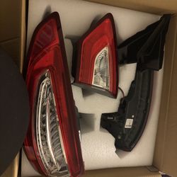 OEM TAIL LIGHT ASSEMBLY 